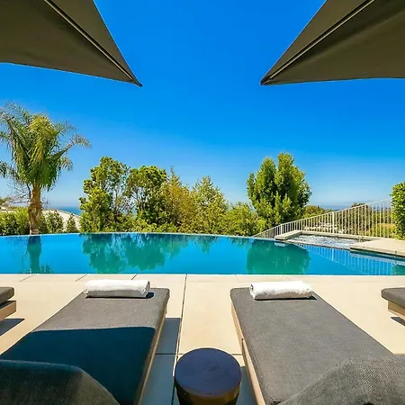 Readhostprofile Before Request! # Luxury 6-bedroom - Pool