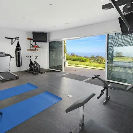 Readhostprofile Before Request! # Luxury 6-bedroom - Pool Apartment *