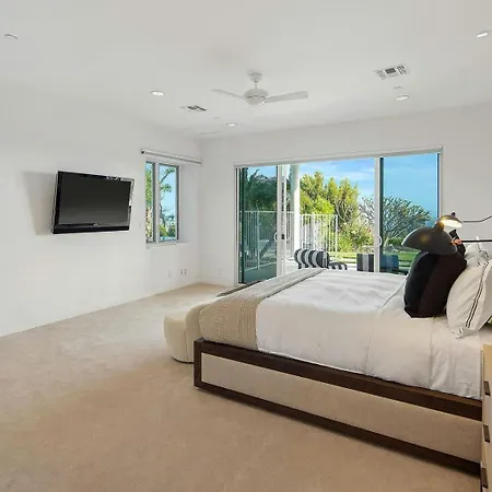 Readhostprofile Before Request! # Luxury 6-bedroom - Pool Apartment