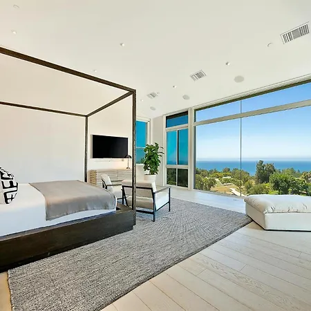 Readhostprofile Before Request! # Luxury 6-bedroom - Pool Apartment