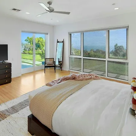 Readhostprofile Before Request! # Luxury 6-bedroom - Pool